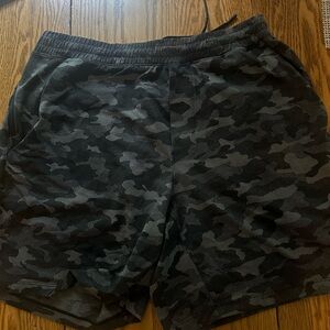 Lululemon pace breaker 7” camo linerless short